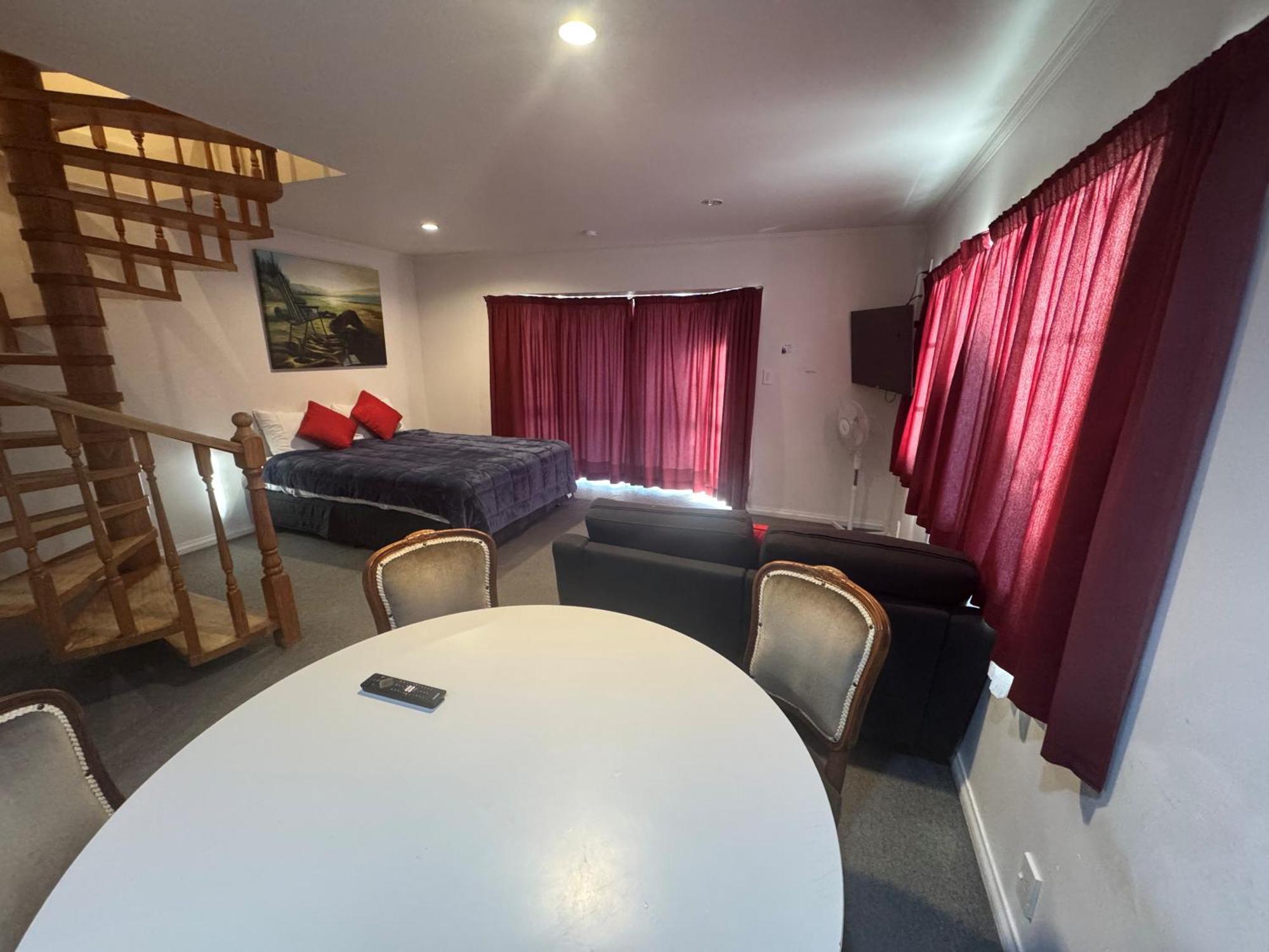 Settlers Motor Lodge โลเวอร์ฮัท ภายนอก รูปภาพ