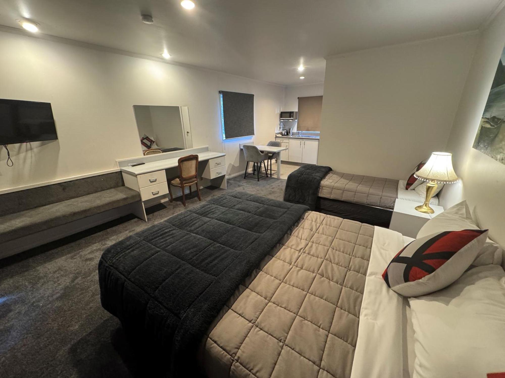 Settlers Motor Lodge โลเวอร์ฮัท ภายนอก รูปภาพ